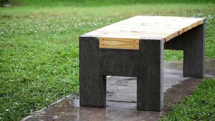 DIY outdoor bench made of concrete and wood 2022